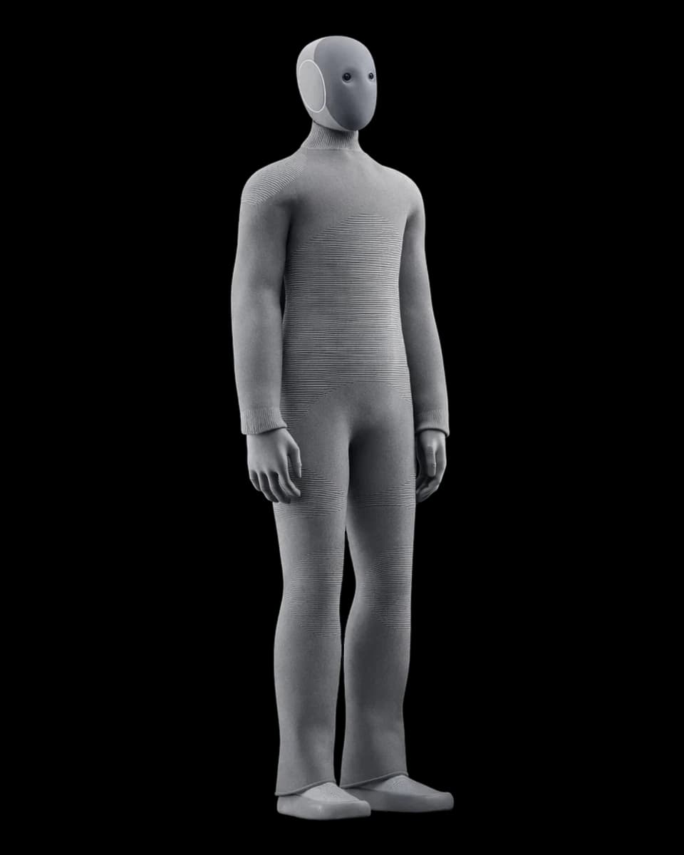 Robô humanoide 1X NEO da 1X Technologies, vista frontal